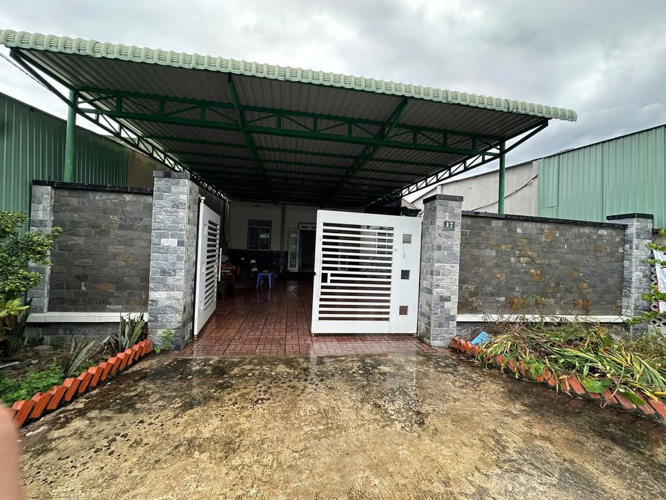 Nhà riêng Ninh Sơn, Tây Ninh 200m² giá 2.4 tỷ - Nhà còn mới 90%!