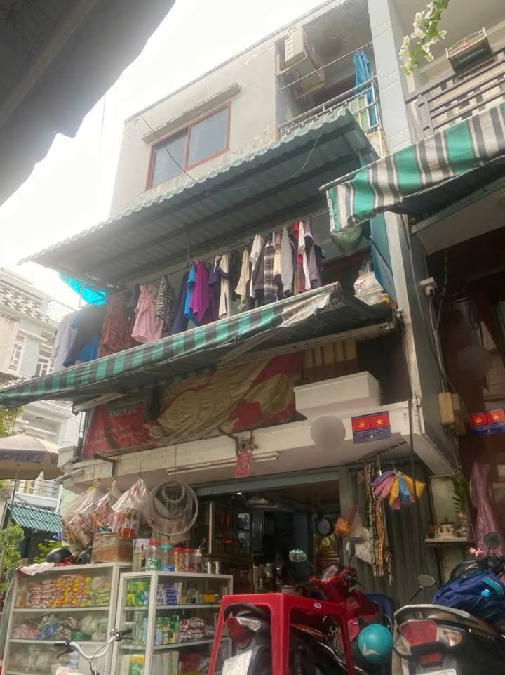 Nhà phố đường Bà Hom, quận 6 - Diện tích 12m² giá 3 tỷ - Hẻm xe hơi đỗ cửa!