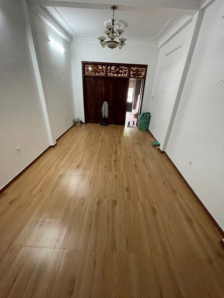 Nhà cho thuê 2 tầng mặt tiền Lê Văn Hiến, 3PN giá 12 triệu - Không gian sống lý tưởng!