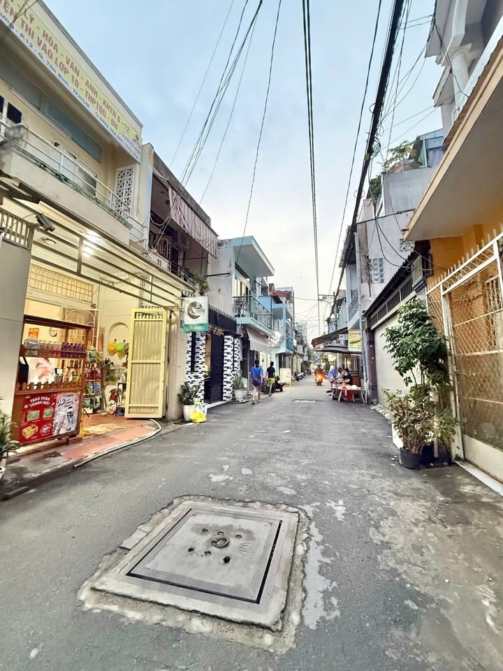 Nhà mặt tiền khu chợ Bà Hoa, Tân Bình 60m² giá 11 tỷ - Cơ hội đầu tư hấp dẫn!