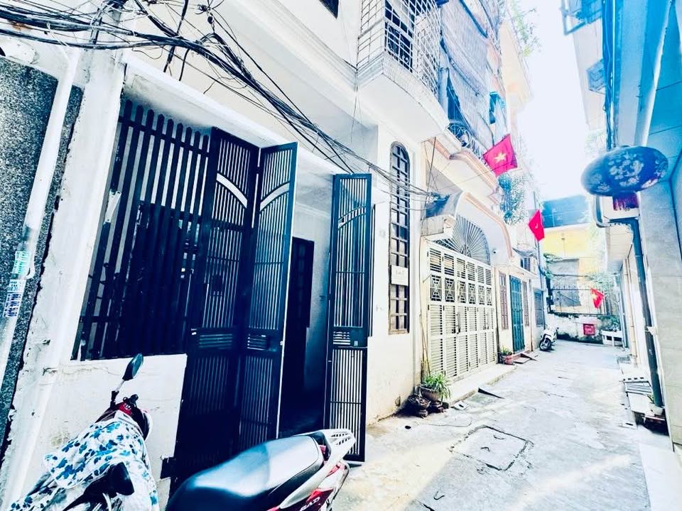 Đất Trần Thái Tông, Cầu Giấy 42m² giá 9 tỷ - Kinh doanh đắc địa, sổ đỏ chính chủ!