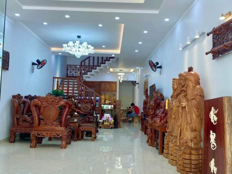 Nhà 2 lầu mặt tiền Phan Bội Châu, Buôn Ma Thuột 97.5m² giá 8.9 tỷ - Đầu tư lý tưởng cho kinh doanh!