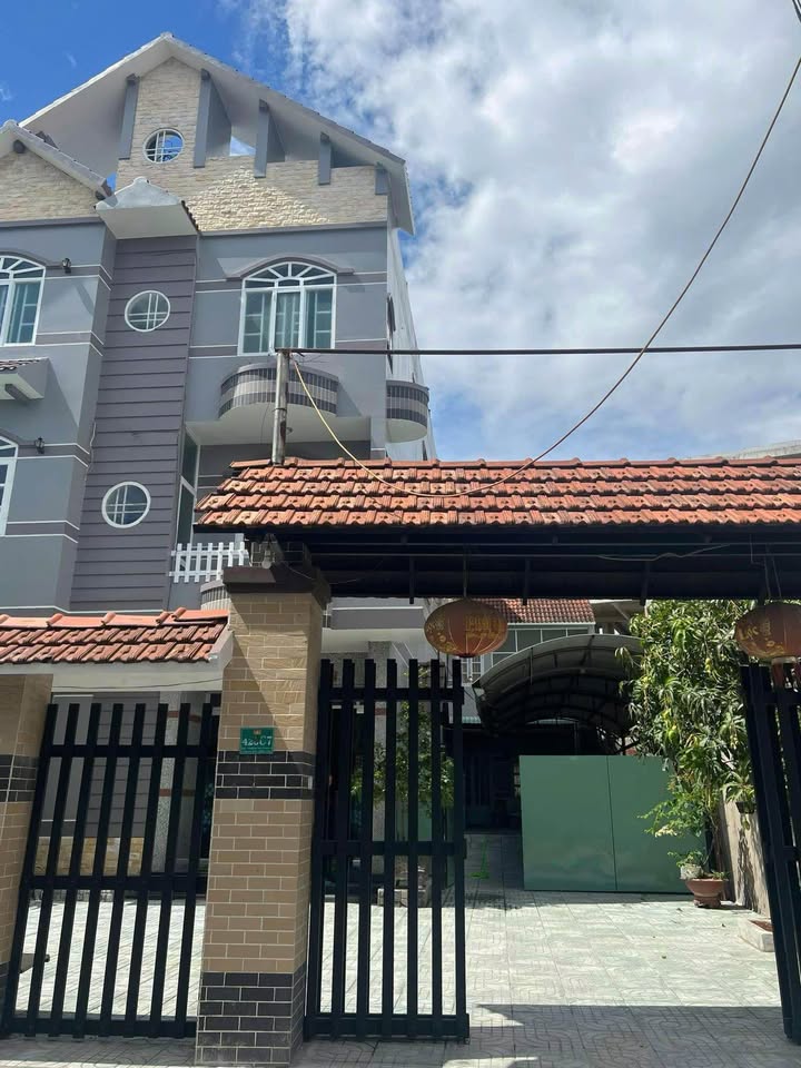 Khách sạn 3 tầng mặt tiền đường Bắc Công An Bến Tre - Kinh doanh ổn định, chỉ 25 tỷ!