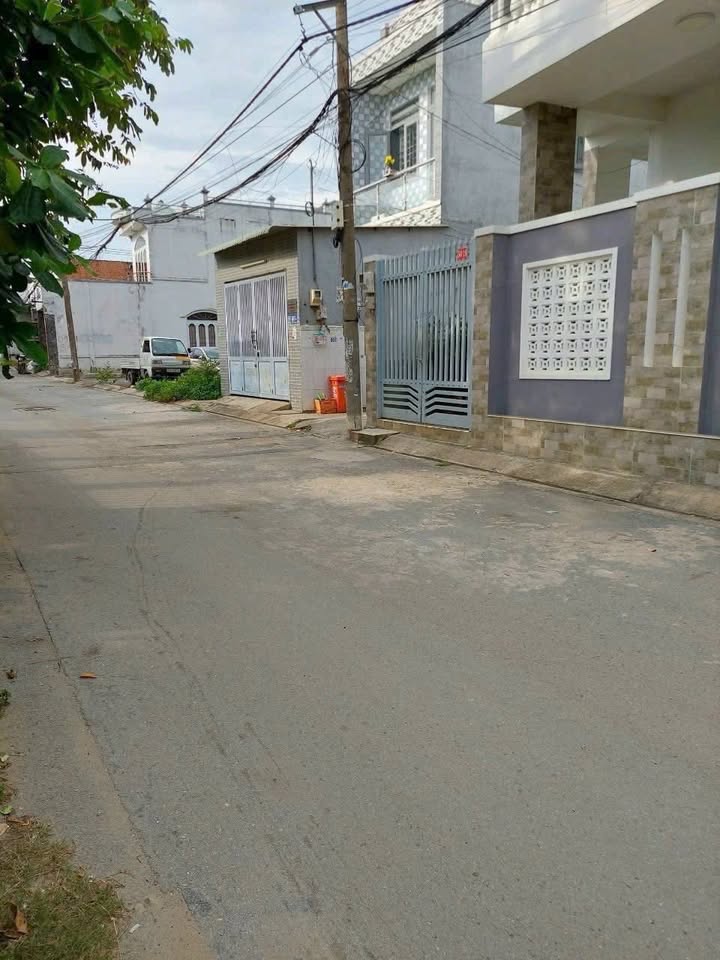 Căn hộ dịch vụ bán gấp tại hẻm 50 Lò Lu, Quận 9, 651m² giá 19 tỷ - Sổ đỏ chính chủ!