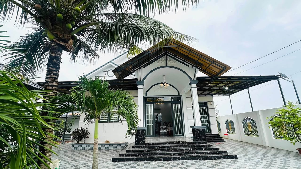 Nhà vườn Cần Giuộc 588m² giá 5.8 tỷ - Thiết kế đẹp, thương lượng ngay!