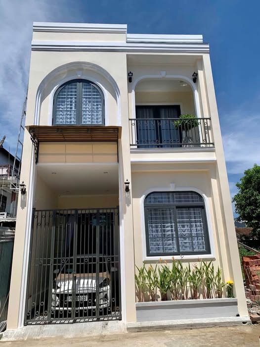 Nhà 2 tầng đường Hoàng Quốc Việt, 60m² giá 3.2 tỷ - Full nội thất sang trọng!