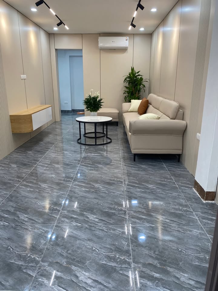 Căn hộ Tam Trinh Mai Động 90m² giá 4.8 tỷ - Sân để xe riêng tiện lợi!