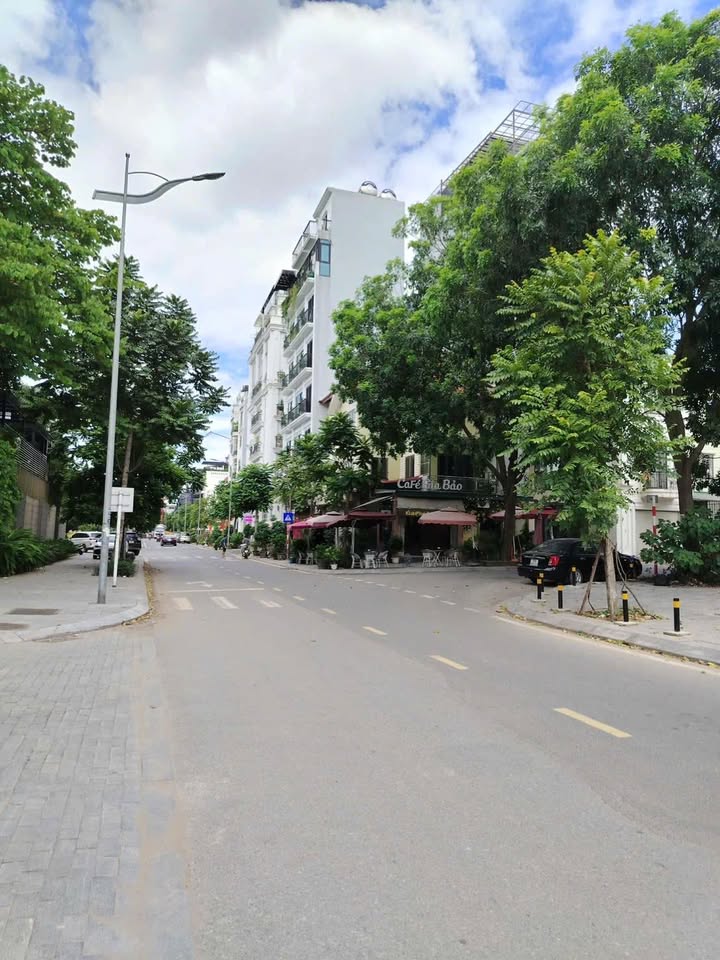 Nhà phố Ngọc Thụy Long Biên 75m², 7 tầng - Kinh doanh sầm uất, giá chỉ 18.8 tỷ!