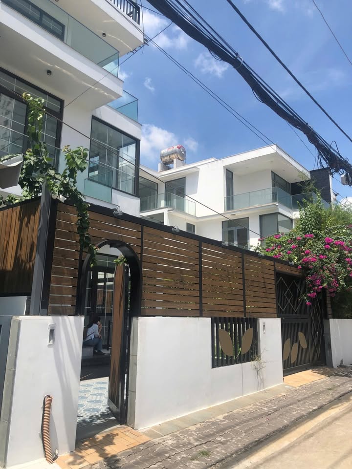 Bán nhà Thủ Đức 207m² giá 45 tỷ - Kết cấu 3 tầng đẹp mắt!