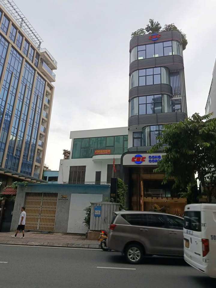 Nhà cho thuê 30 Bạch Đằng, P2 Tân Bình 300m² giá 60 triệu - Không thể bỏ lỡ!