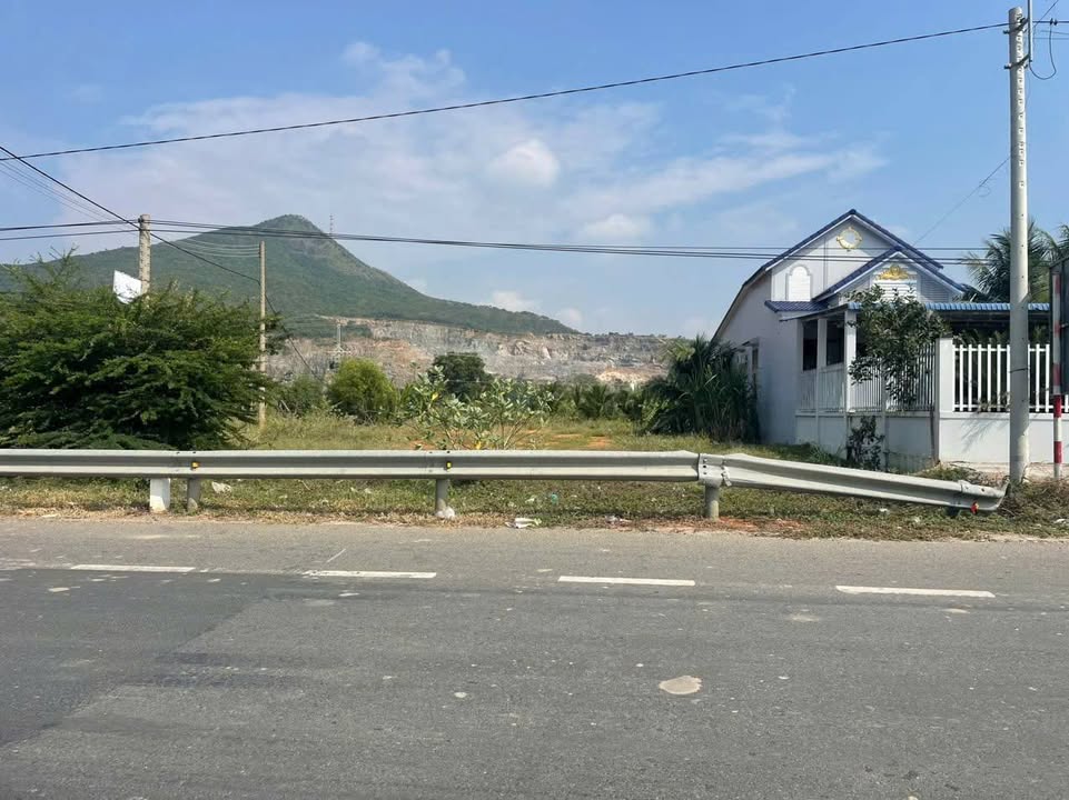 Đất nền 1 sào mặt tiền Quốc lộ 1A tại Hàm Đức - Giá chỉ 900 triệu!