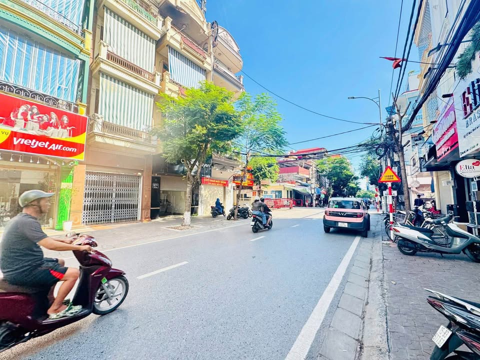 Bán FrontHouse 4 tầng mặt đường Mê Linh 70m² giá 14.6 tỷ - Đầu tư sinh lời lý tưởng!