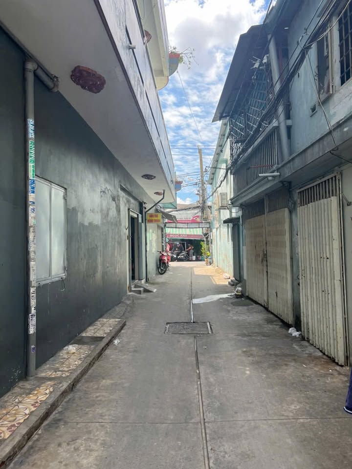 Nhà phố 3 tầng tại Bình Tân 48m² giá 5.3 tỷ - Cách chợ chỉ 100m!