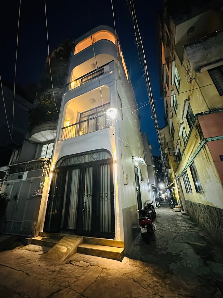 Nhà phố Ngô Quyền, Quận 10, 51.8m² giá 11.5 tỷ - Ô tô vào tận nhà!