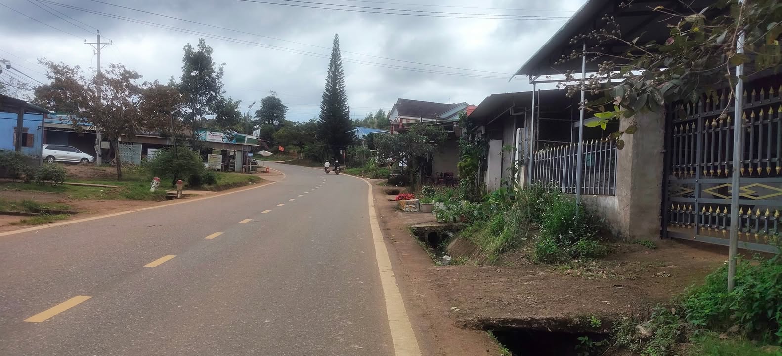 Đất nền Lộc Bảo Bảo Lâm 180m² giá 1.2 tỷ - Mặt tiền 2 đường, sẵn nhà cấp 4!