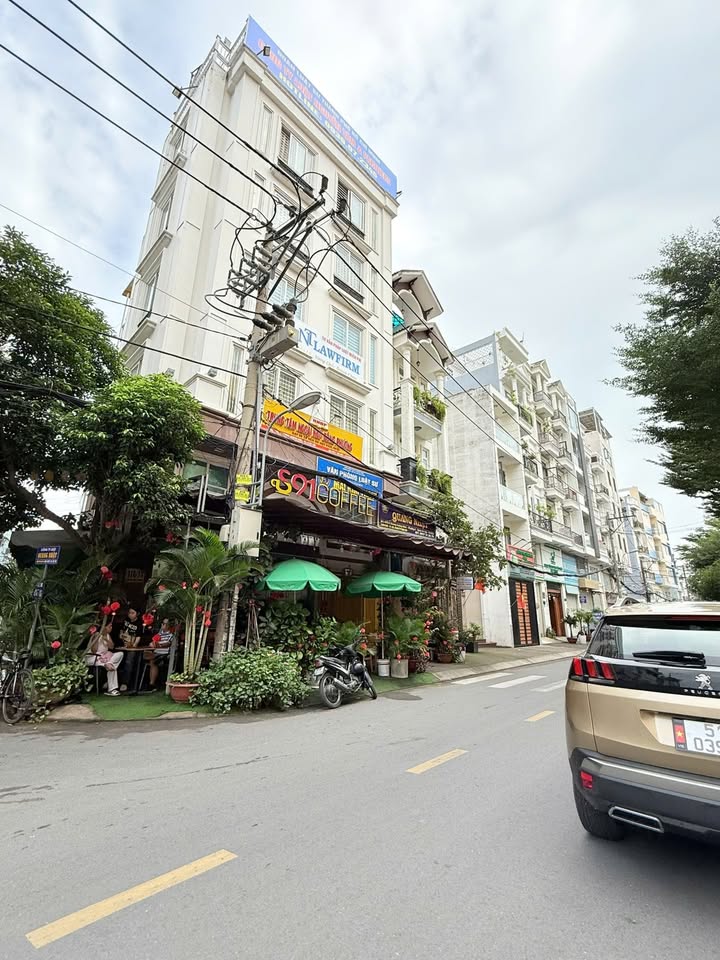 Tòa nhà căn hộ dịch vụ 416/2 Dương Quảng Hàm 700m² giá 35 tỷ - Đầu tư sinh lời bền vững!