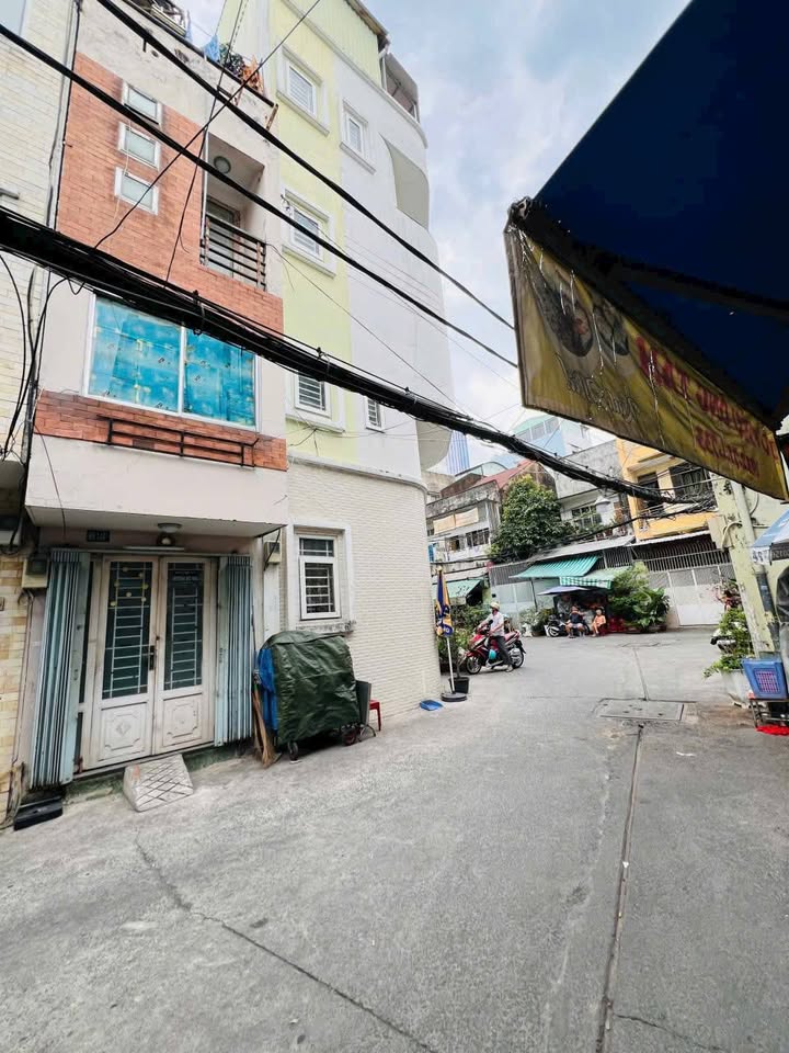 Nhà phố 14m² đường Trần Quang Khải, Q.1 giá 3.2 tỷ - Hẻm ô tô tiện lợi!