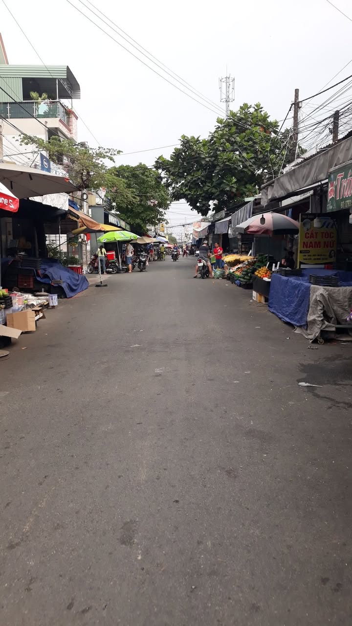 Nhà mặt tiền chợ Trại Bò, Long Bình 100m² giá 6.5 tỷ - Kinh doanh thuận lợi!