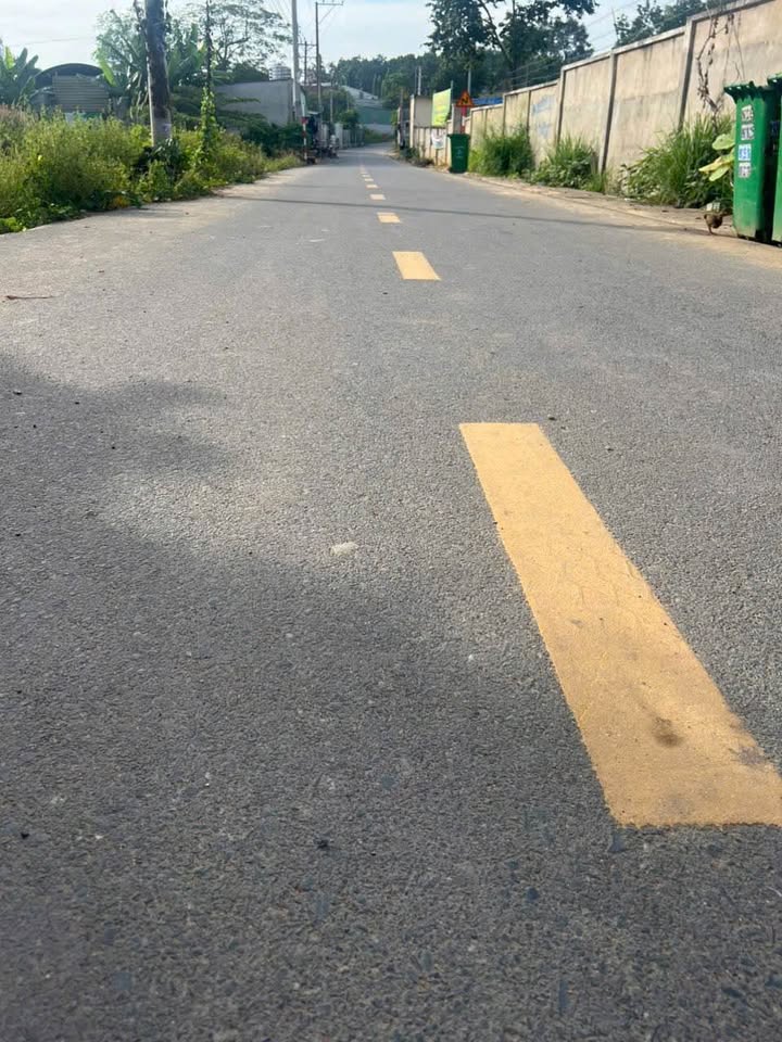 Đất nền mặt tiền đường nhựa Uyên Hưng - Tân Uyên 4365m² giá chỉ 4.000.000/m² - Cơ hội đầu tư tuyệt vời!