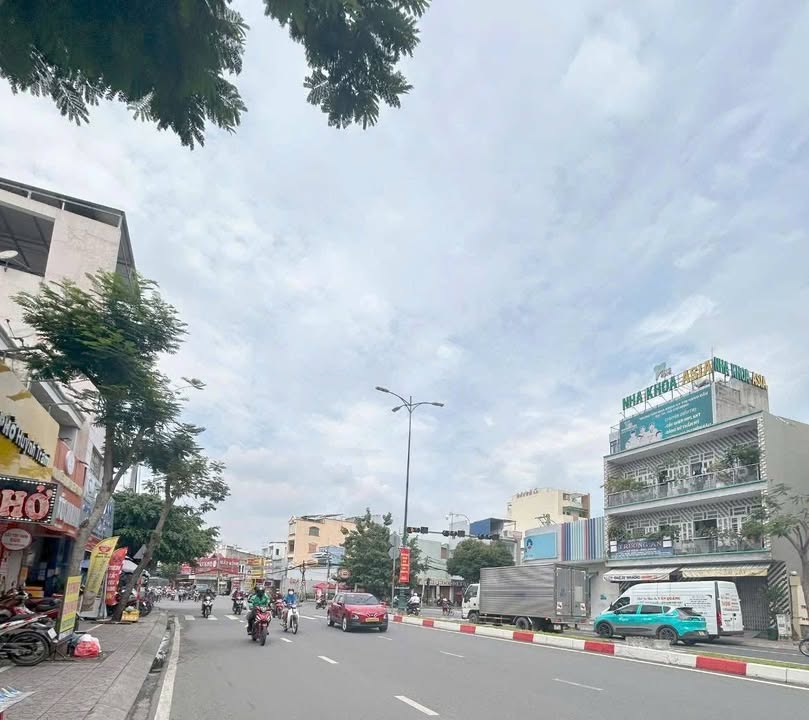 Nhà mặt tiền Lê Văn Việt, Tăng Phú A, Quận 9, 65m² giá 23 tỷ - Vị trí đắc địa, không thể bỏ lỡ!