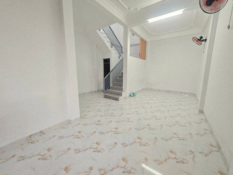 Nhà mặt tiền Lê Đình Lý, quận Thanh Khê, 90m² giá 15 triệu - Cho thuê dài hạn!