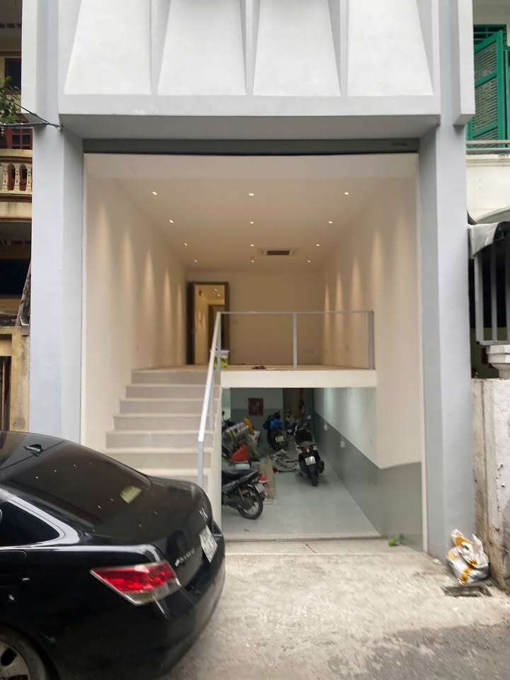 Cho thuê nhà nguyên căn Nguyễn Khang, Cầu Giấy 110m² giá 100 triệu - Phù hợp làm văn phòng, spa!