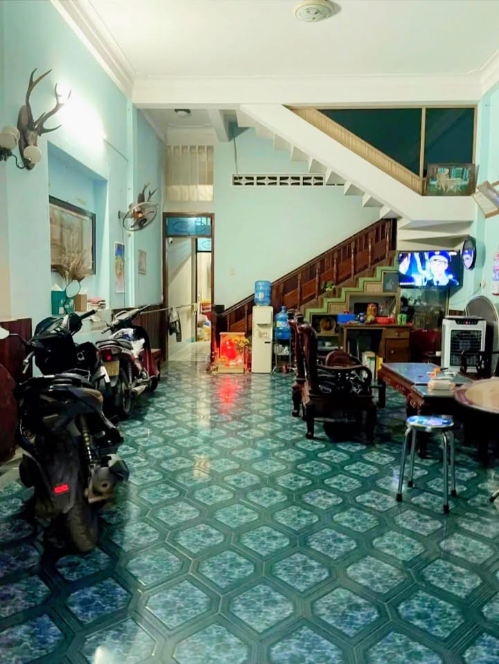 Nhà mặt tiền Lý Thường Kiệt, Quy Nhơn 77,25m² giá 8,5 tỷ - Vị trí đắc địa gần chợ, trường học!