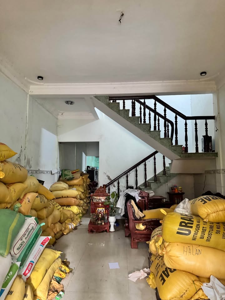 Nhà 2 tầng đường thông thoáng Hòa Xuân Đà Nẵng 120m² giá 3.79 tỷ - Cơ hội sở hữu tuyệt vời!