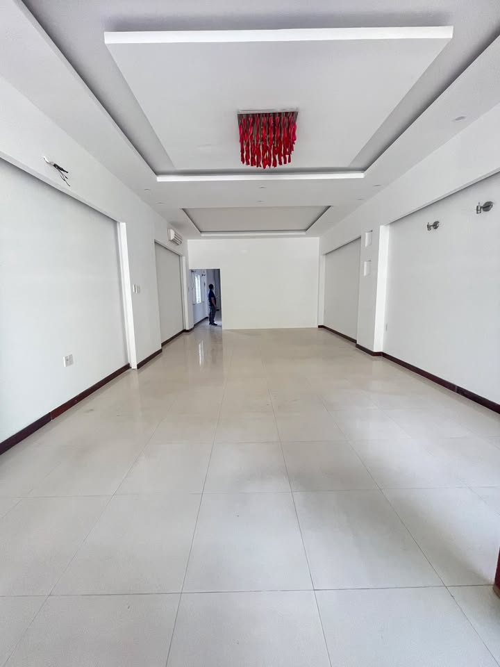Nhà 3 tầng cho thuê trên đường Nguyễn Tất Thành - Hải Châu, Đà Nẵng, 125m² chỉ 25 triệu/tháng!