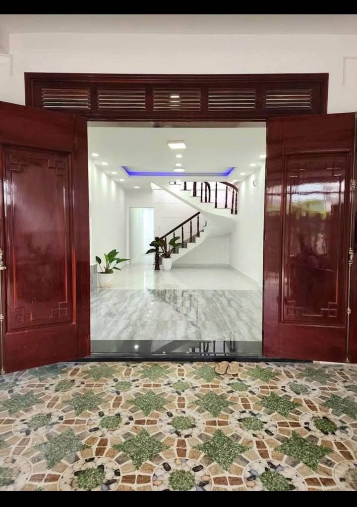 Nhà đẹp Đà Lạt 100m² giá 3.25 tỷ - Cần bán gấp, vị trí thuận lợi!