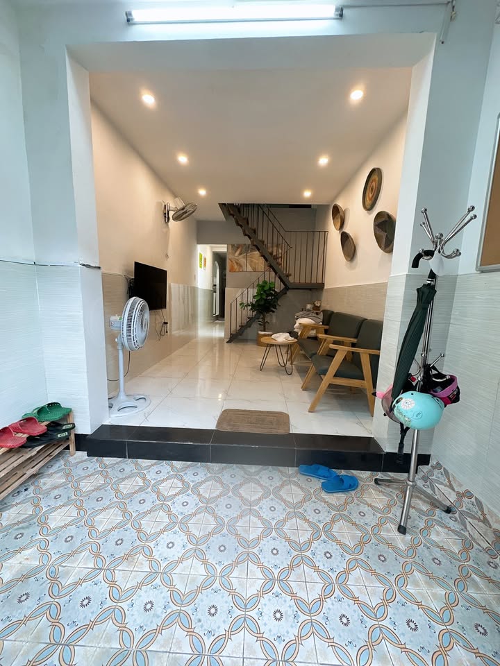 Nhà cho thuê 2 tầng tại kiệt Phan Thanh, Đà Nẵng - Diện tích 100m², đầy đủ nội thất, giá chỉ 11 triệu/tháng!