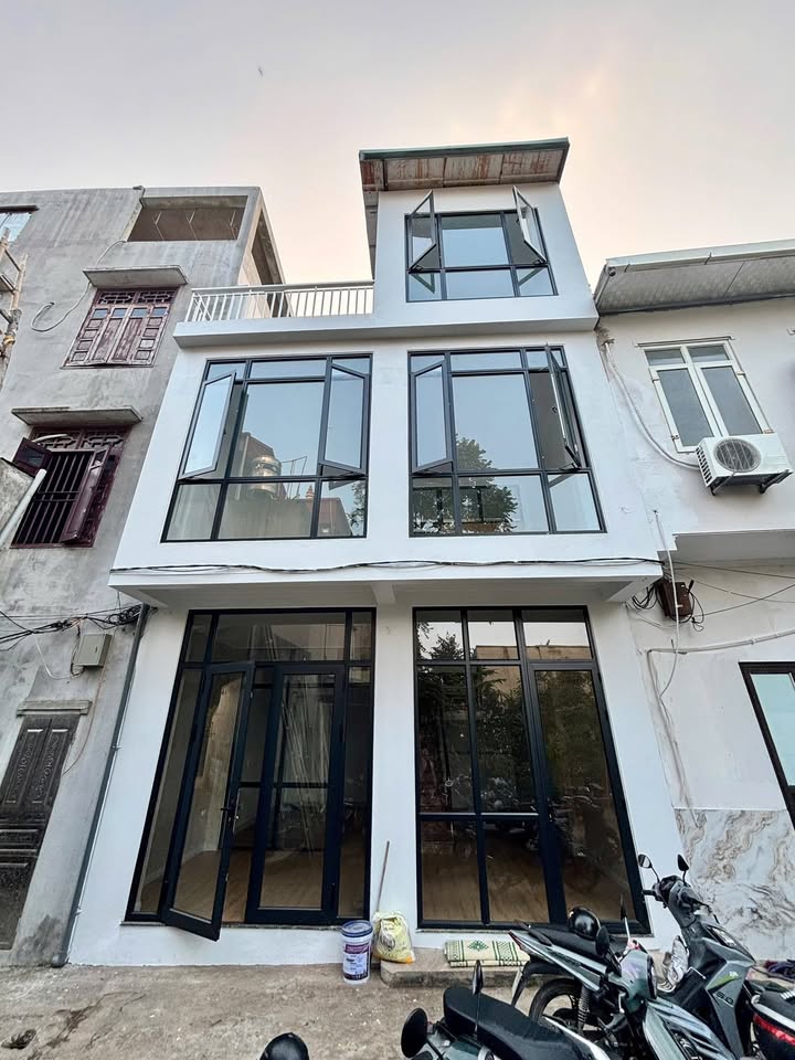 Nhà 3 tầng Hàn Mặc Tử, Trường Thi 50.4m² giá 3 tỷ - Vị trí đắc địa, ô tô vào tận nhà!