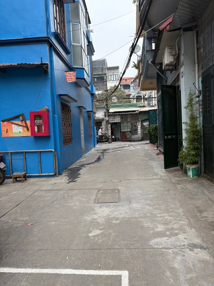 Nhà dân xây Ngọc Thụy Long Biên 60m² giá 12 tỷ - Ô tô tải đỗ cửa cả ngày lẫn đêm!