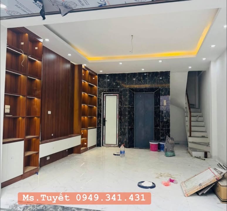 Nhà mặt phố Tây Mỗ 40m² giá 8 tỷ - Kinh doanh đa dạng, có thang máy!