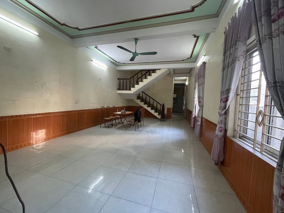 Nhà 2 tầng cho thuê tại phường Nông Trang, Việt Trì - Diện tích 100m² cực kỳ thoáng đãng!