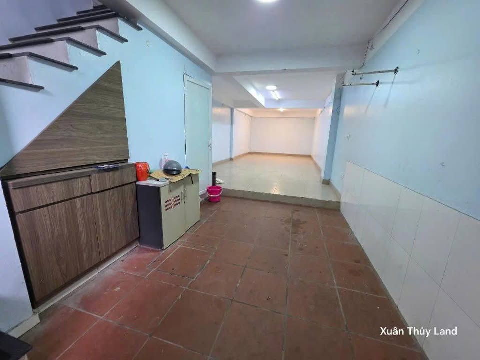 Cho thuê nhà 5 tầng ngõ 564 Nguyễn Văn Cừ, 52m² - Phù hợp với gia đình và văn phòng!