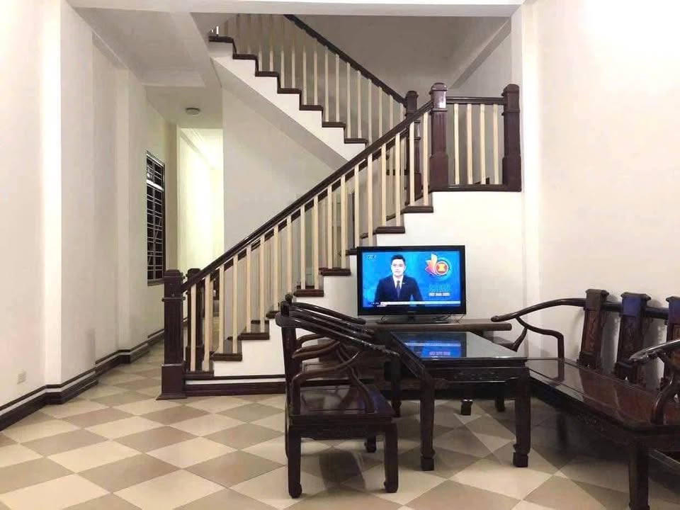 Nhà cho thuê Ngọc Thụy, Long Biên 90m² giá 8 triệu - Không gian thoáng đãng lý tưởng!