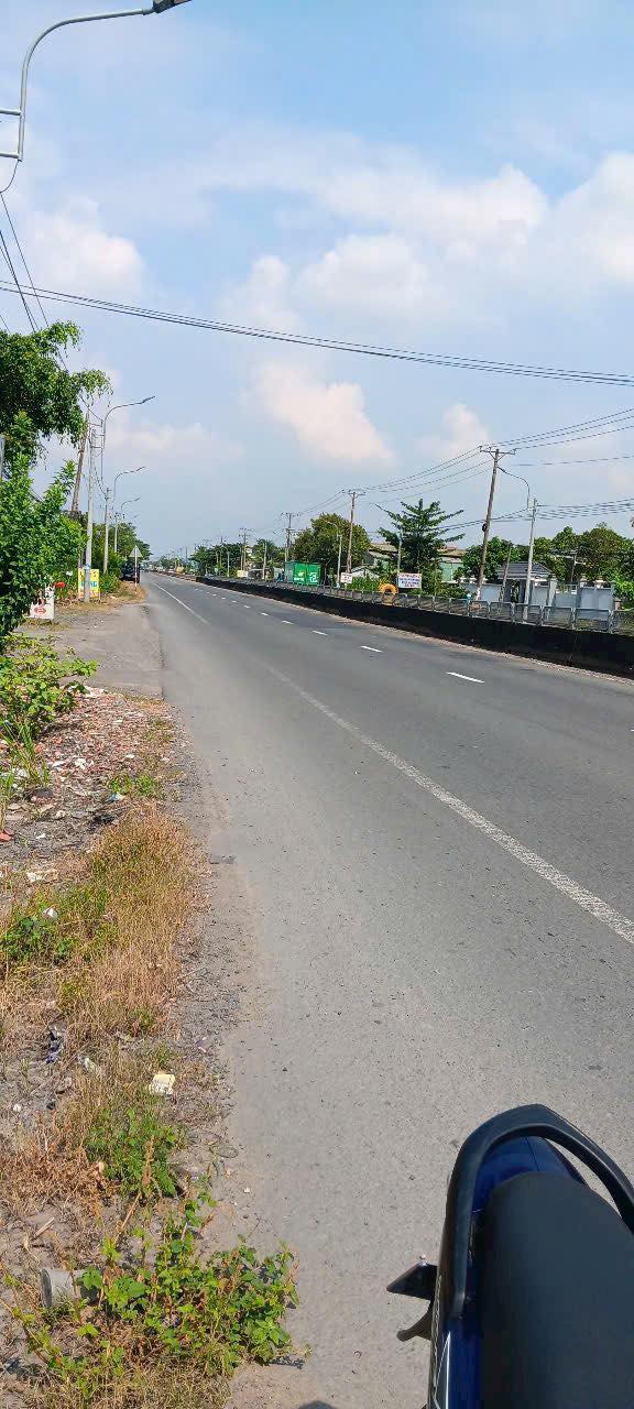 Đất mặt tiền Quốc lộ 1A tại xã Song Phú, 4200m² - Giao dịch thuận lợi!