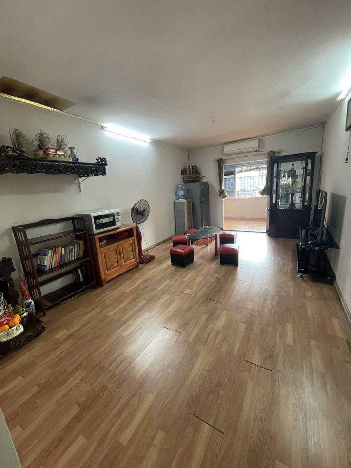 Căn hộ cho thuê tầng 5 Nhà A10 Nghĩa Tân 70m² giá 7.5 triệu - Thông thoáng, tiện nghi