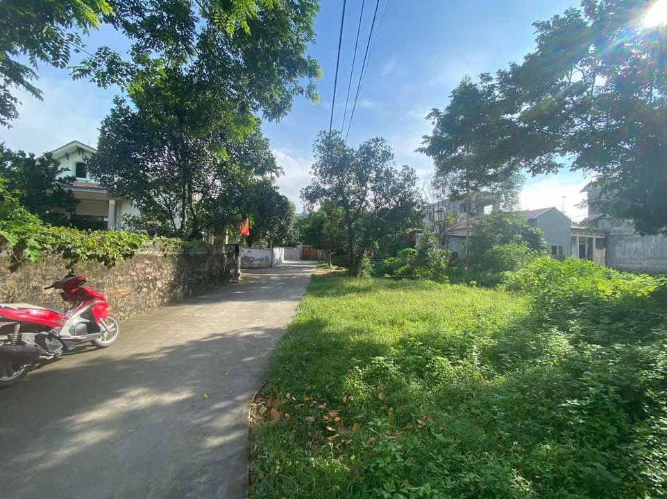 Đất nền Nham Biền, Yên Dũng 102.2m² giá chỉ 1 tỷ - Sổ đỏ sang tên ngay!