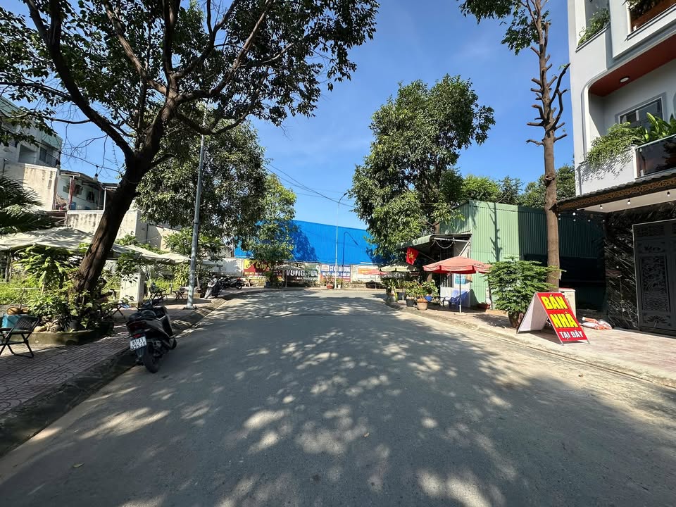 Nhà phố Bình Hòa 76m² giá 6.2 tỷ - Full nội thất tiện nghi, gần KCN VSIP1!