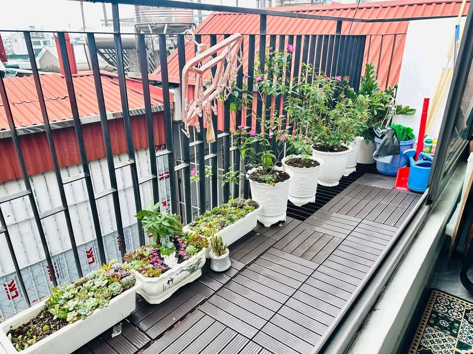 Phòng cho thuê Ngọc Thụy 35m² giá 4.5 triệu - Ban công rộng thoáng mát!