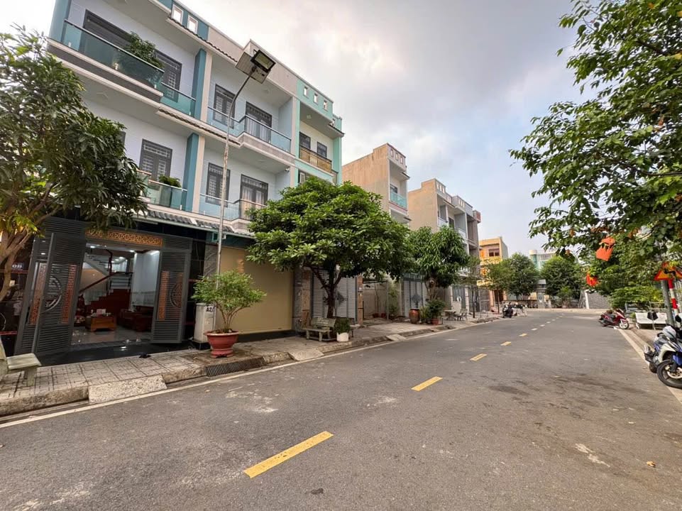 Nhà phố Tân Đông Hiệp, Dĩ An 64m² giá 5.5 tỷ - An ninh tuyệt đối, thiết kế hiện đại!