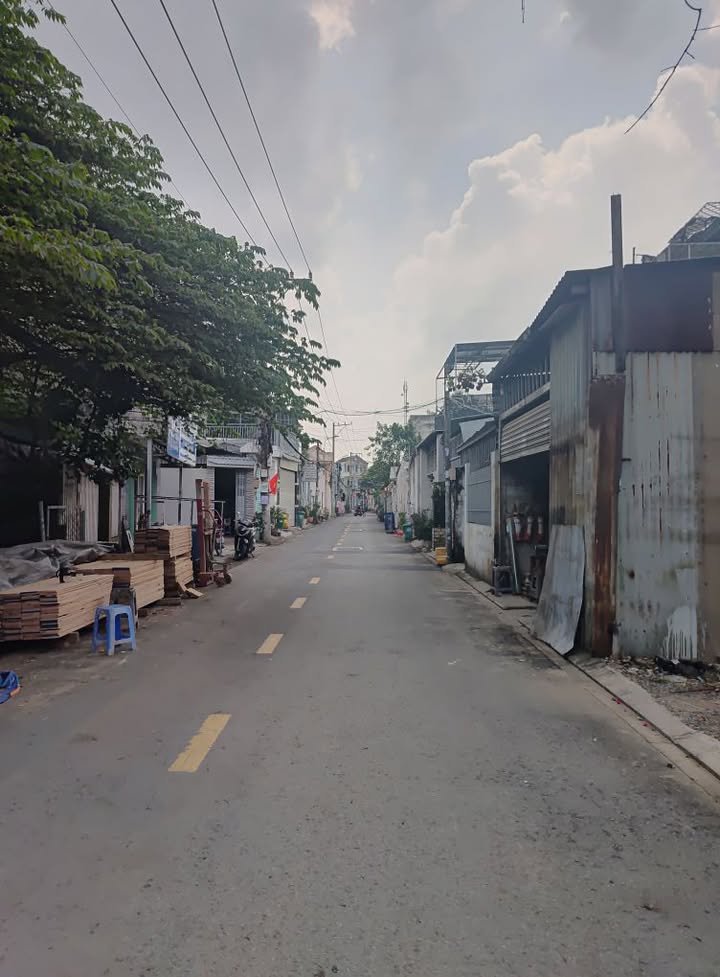 Nhà mặt tiền đường Bùi Xương Trạch, Q9, 104m² giá 5.8 tỷ - Đầu tư sinh lời!