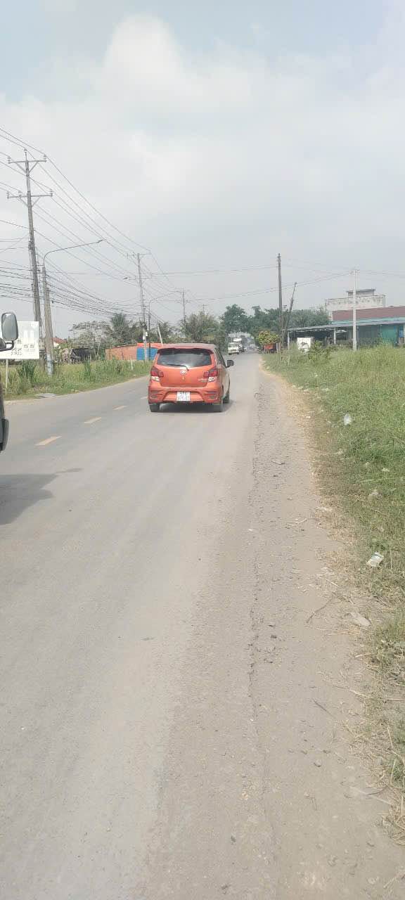 Đất nền 990m² mặt tiền Tỉnh lộ 825, Đức Hòa, Long An - Giá 5 tỷ - Cơ hội đầu tư tuyệt vời!