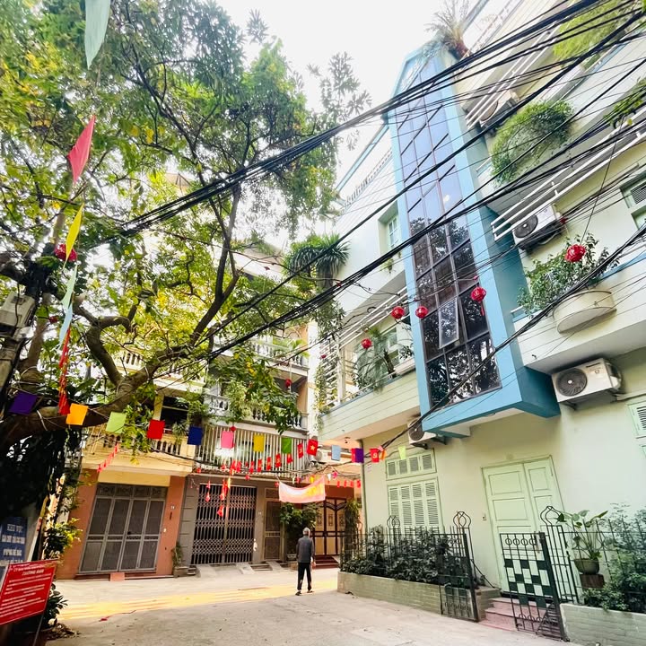 Nhà Phúc Xá, Ba Đình 32m² giá 10.9 tỷ - Kinh doanh sầm uất, oto đỗ cửa!