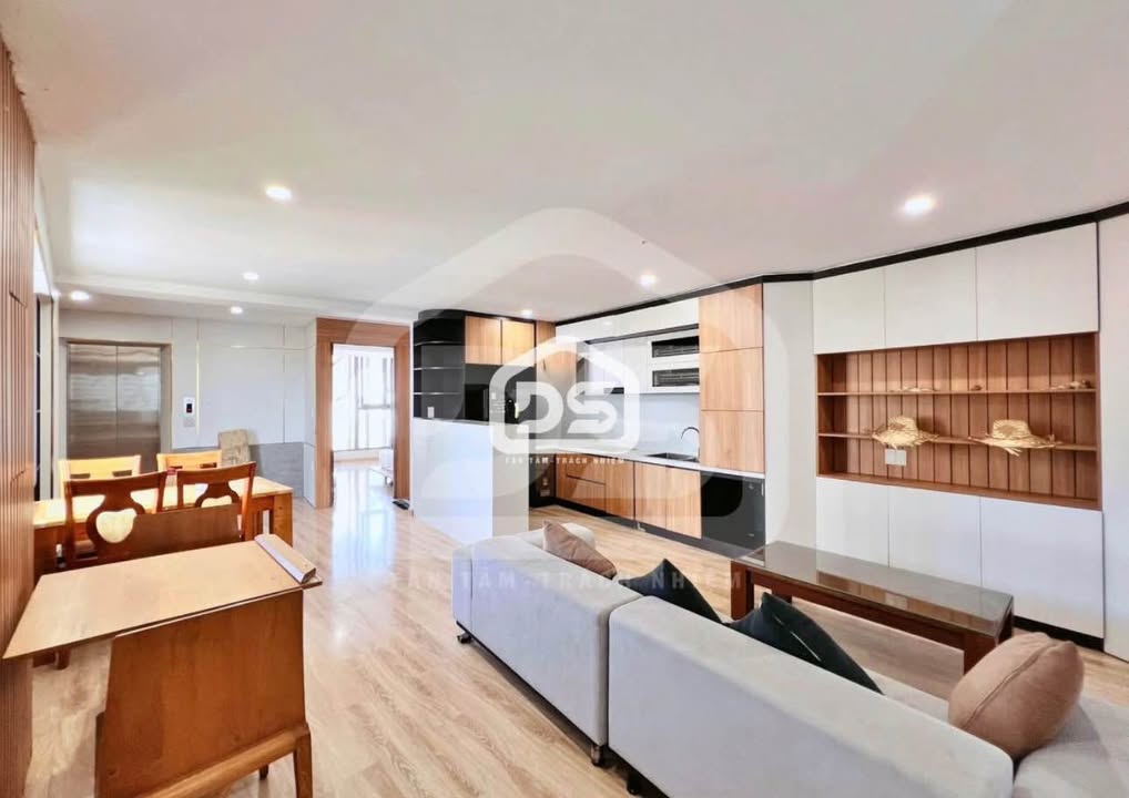 Căn hộ Penthouse Hoàng Hoa Thám Nha Trang 90m² giá 20 triệu - Thiết kế hiện đại, view biển tuyệt đẹp!