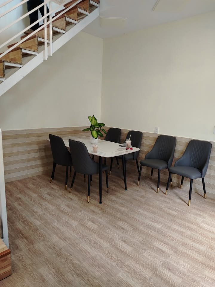 Nhà phố Đà Lạt 55m² giá 2.2 tỷ - Gần chợ Ngô Quyền, tiện ích đầy đủ!