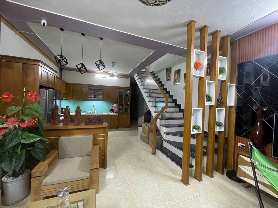 Nhà 2 tầng phường Đông Vệ 100m² giá 3 tỷ - Thiết kế hiện đại, an ninh tốt!