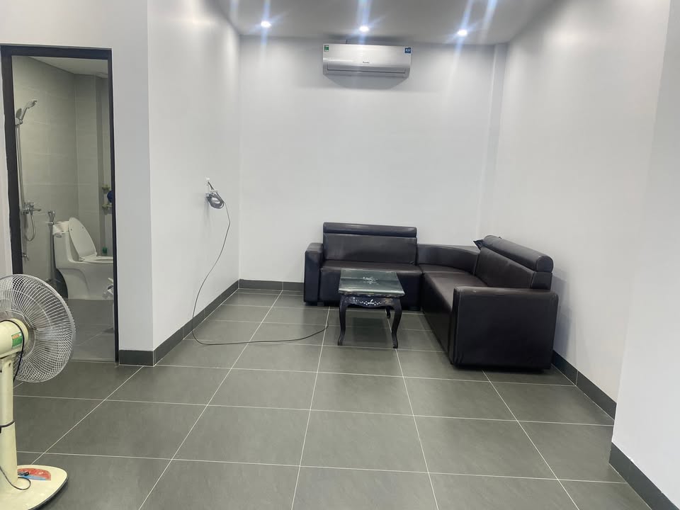 Cho thuê mặt bằng tầng 1 tại xóm 2 Đồng Nhân, Hà Đông - Phù hợp làm văn phòng hoặc cửa hàng!